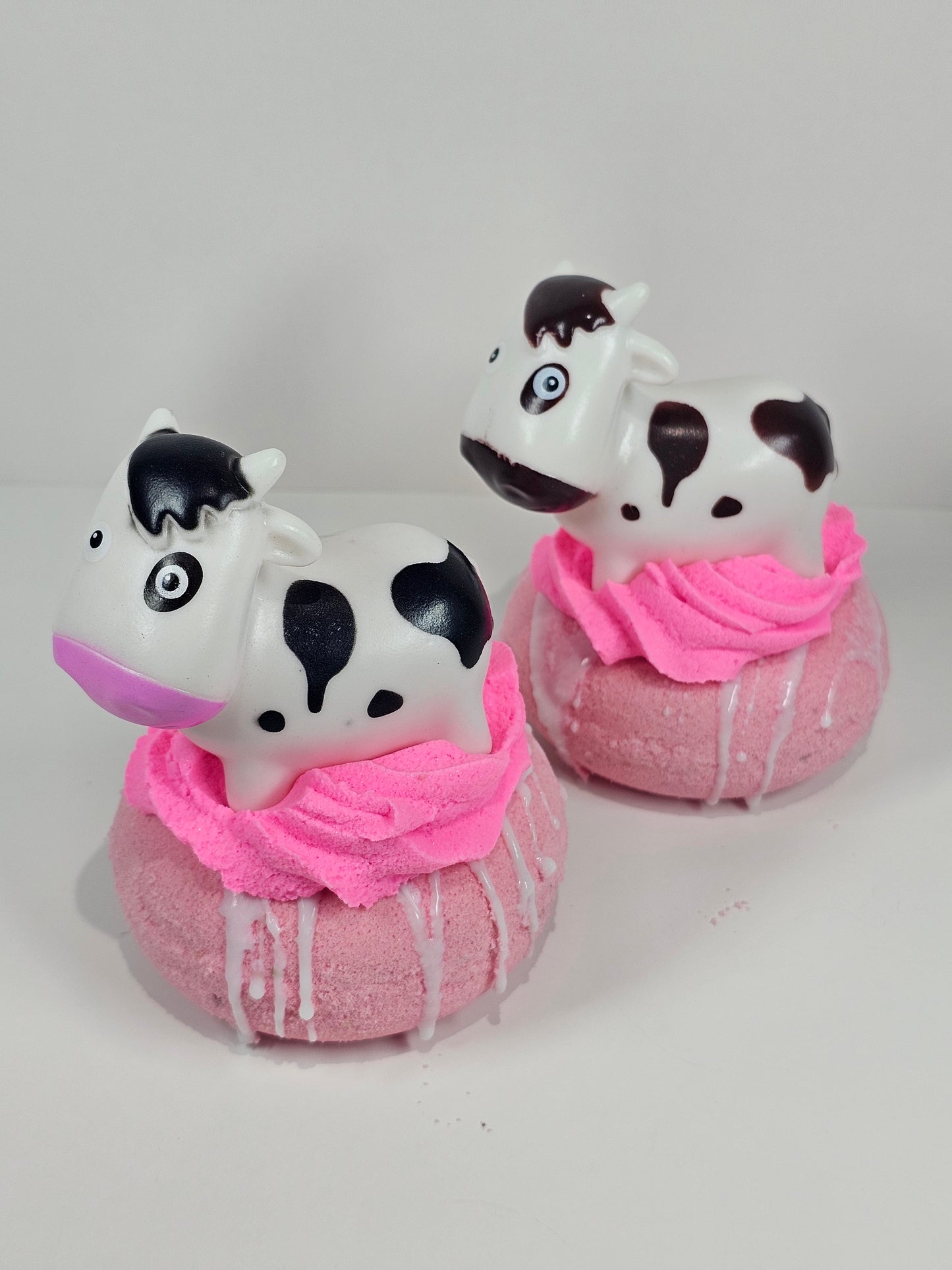 Strawberry Cow Donut ( bathbomb)